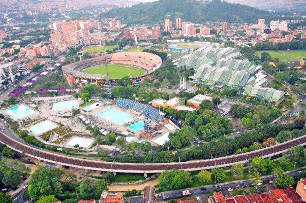 Apartasuites Av Medellín Eksteriør bilde